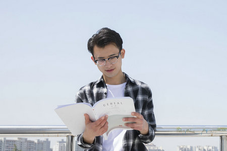 同濟(jì)大學(xué)材料工程非全日制研究生學(xué)費(fèi)