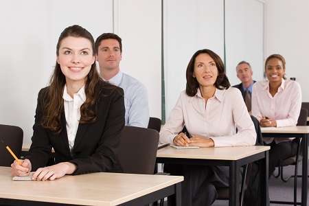 在讀本科可以報考南京大學在職研究生嗎？