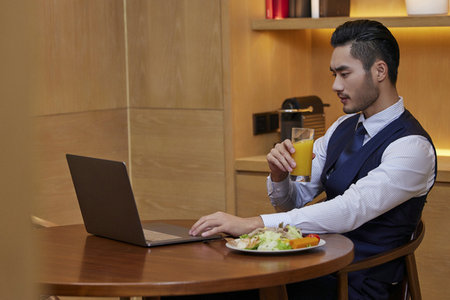 材料科學(xué)與工程在職研究生學(xué)歷