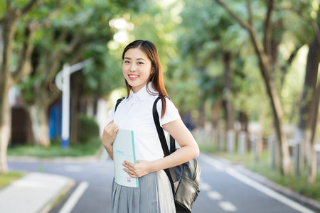 美國羅商大學(xué)國際碩士