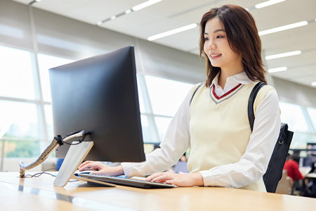 英國北安普頓大學(xué)報(bào)名及考試時間