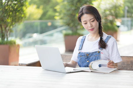 中西醫(yī)結(jié)合臨床在職研究生報名及考試時間