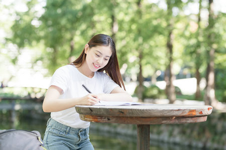 中國(guó)語(yǔ)言文學(xué)在職研究生報(bào)名及考試時(shí)間2025