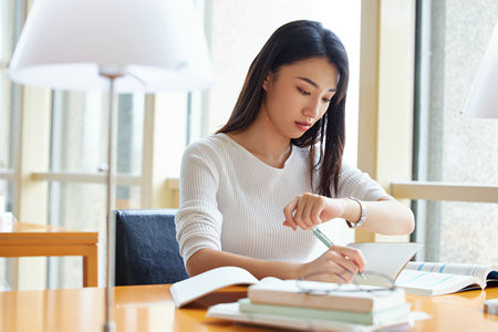 2026廣州中醫(yī)藥大學(xué)非全日制研究生考試考什么科目？