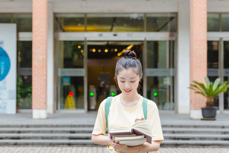 維克加泰羅尼亞中央大學(xué)國(guó)際碩士報(bào)名及考試時(shí)間2026