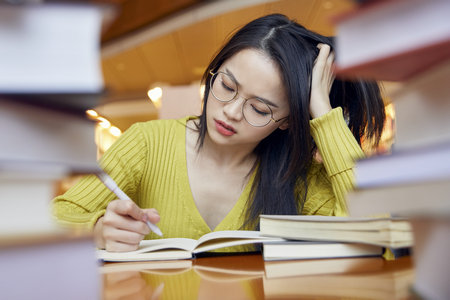 內蒙古民族大學在職研究生法律（非法學）碩士正在招生中