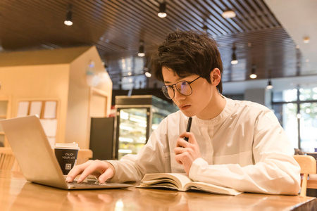 2025年鄭州大學(xué)在職研究生招生簡(jiǎn)章