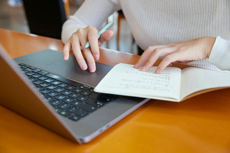 經濟學國際博士招生簡章