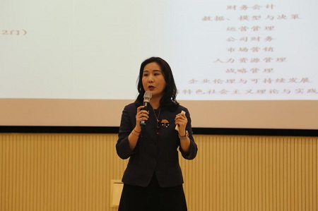 MBA教育中心副主任賈曉菁