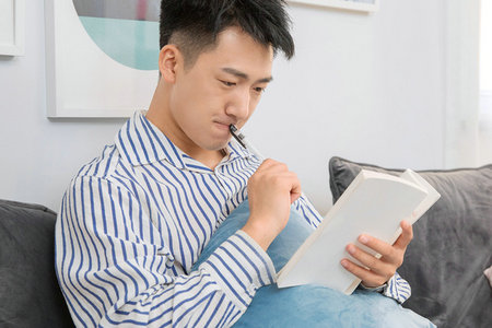 胡安卡洛斯國(guó)王大學(xué)國(guó)際碩士可以提升學(xué)歷嗎